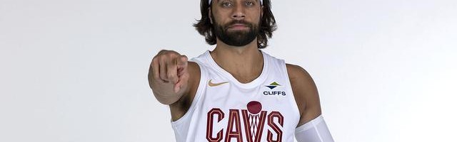 队记：骑士将斯特鲁斯下放到发展联盟 他已复出在即