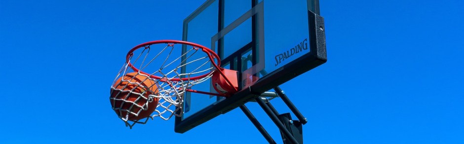 恭喜！CBA全明星邹阳官宣女儿出生妻子曝光是大7岁水均益爱女