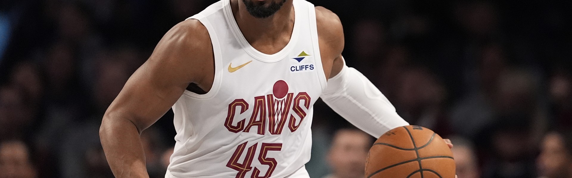 开云体育下载-米切尔&amp;amp;莫布利合砍43分，难阻骑士季前赛2连败