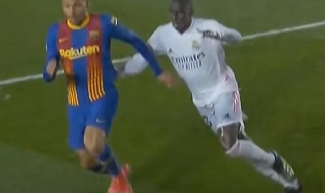 开云体育官网-科曼赛后坚称点球没判到底是不是耍赖？