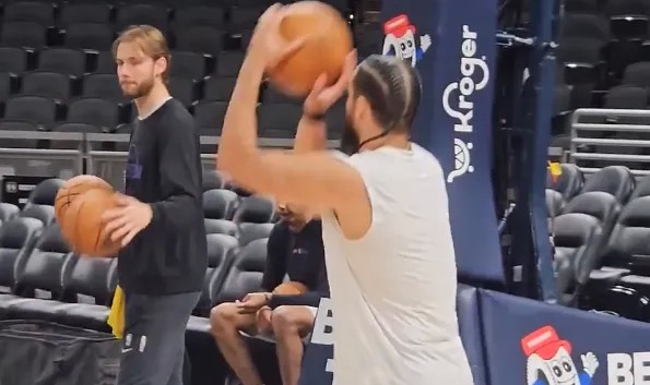 恢复神速！狄龙目前已经拆掉石膏，今日可以完成投篮训练